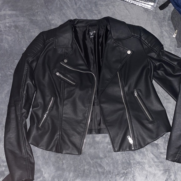 Leather jacket - Picture 2 of 4